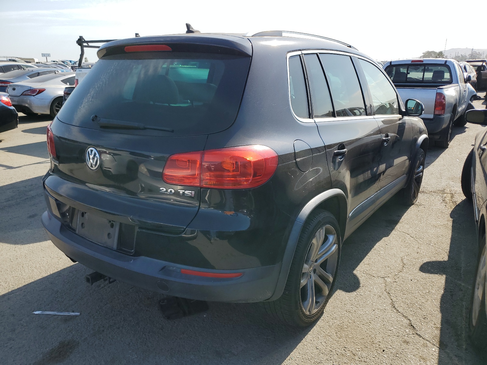 2012 Volkswagen Tiguan S vin: WVGAV7AX0CW555876