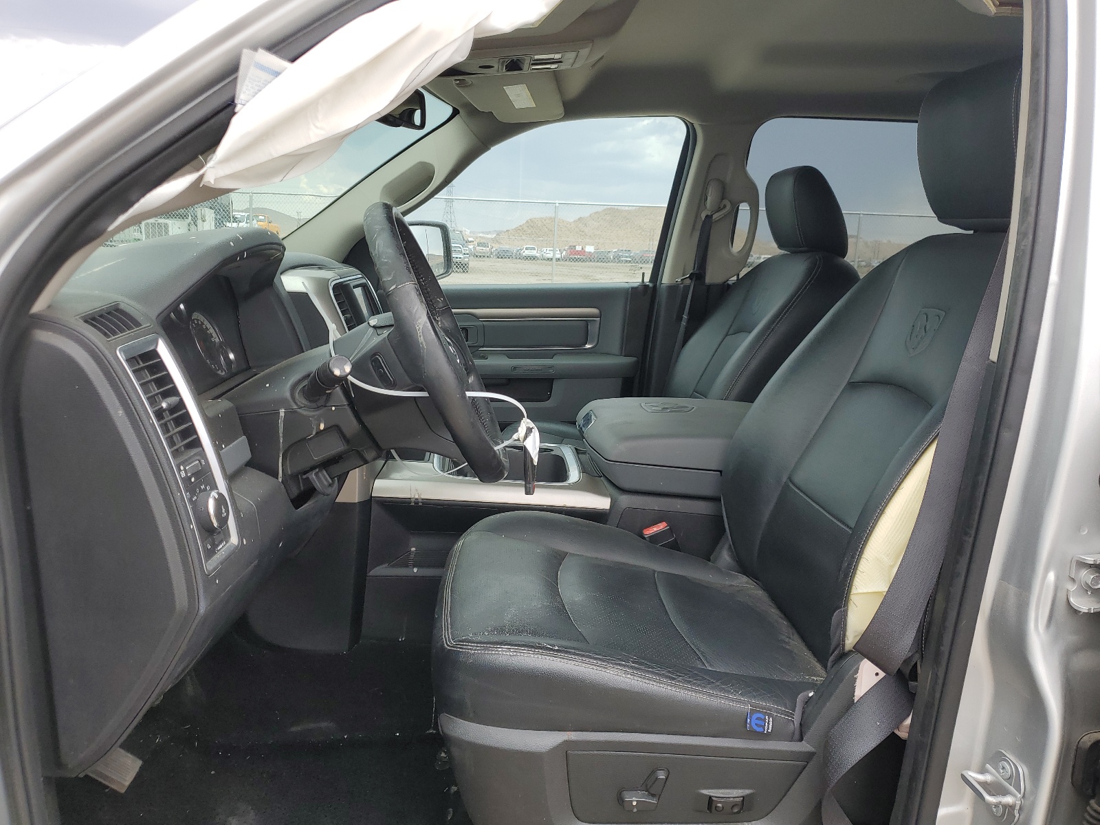 1C6RR7LG5HS632157 2017 Ram 1500 Slt