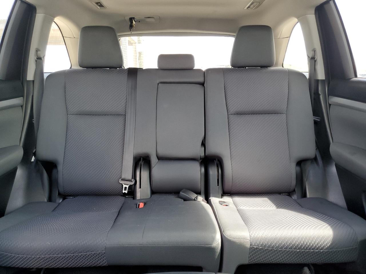 2019 Toyota Highlander Le VIN: 5TDZARFH0KS049723 Lot: 64584004