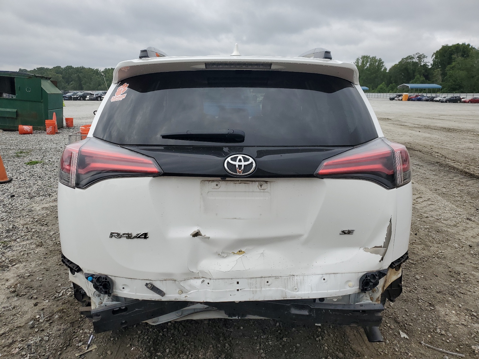 2T3NFREV0HW365637 2017 Toyota Rav4 Se