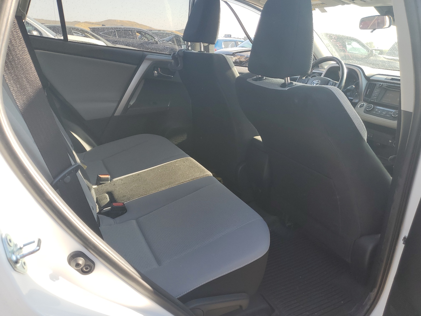 JTMRFREV3HD220784 2017 Toyota Rav4 Xle