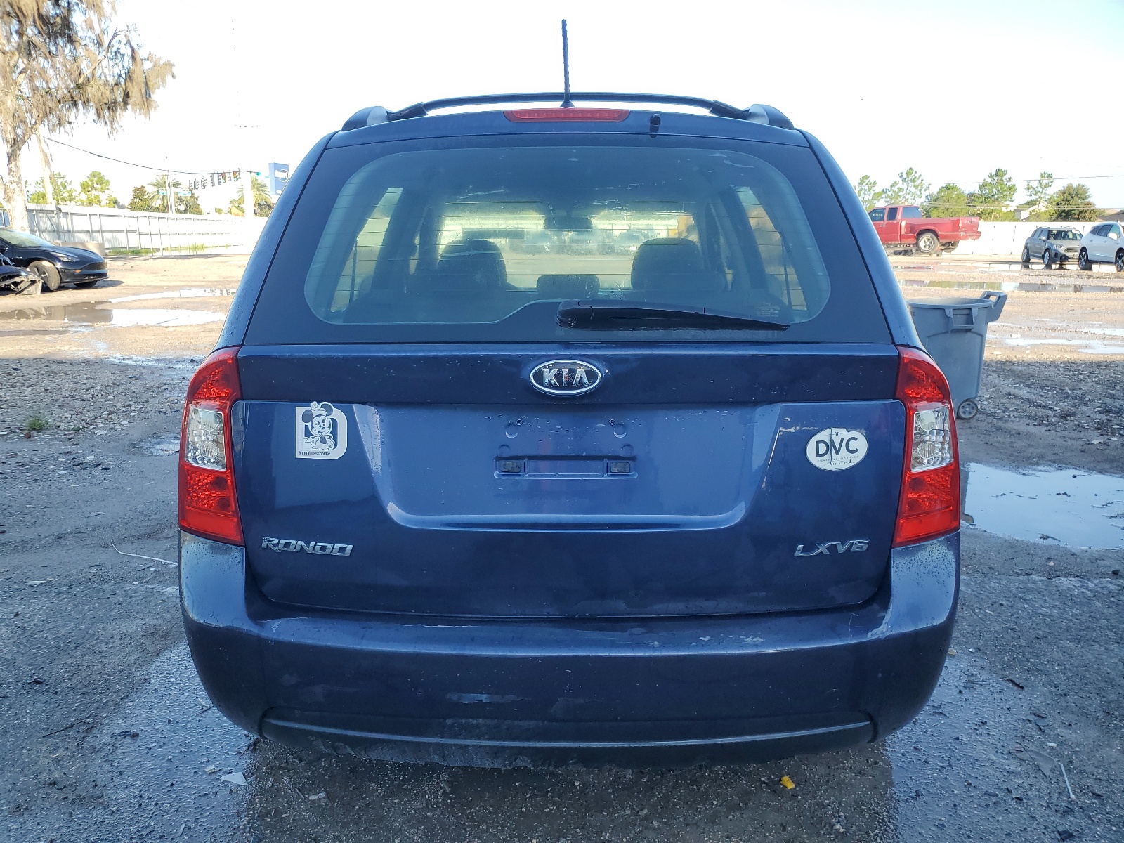 KNAFG526987168501 2008 Kia Rondo Lx