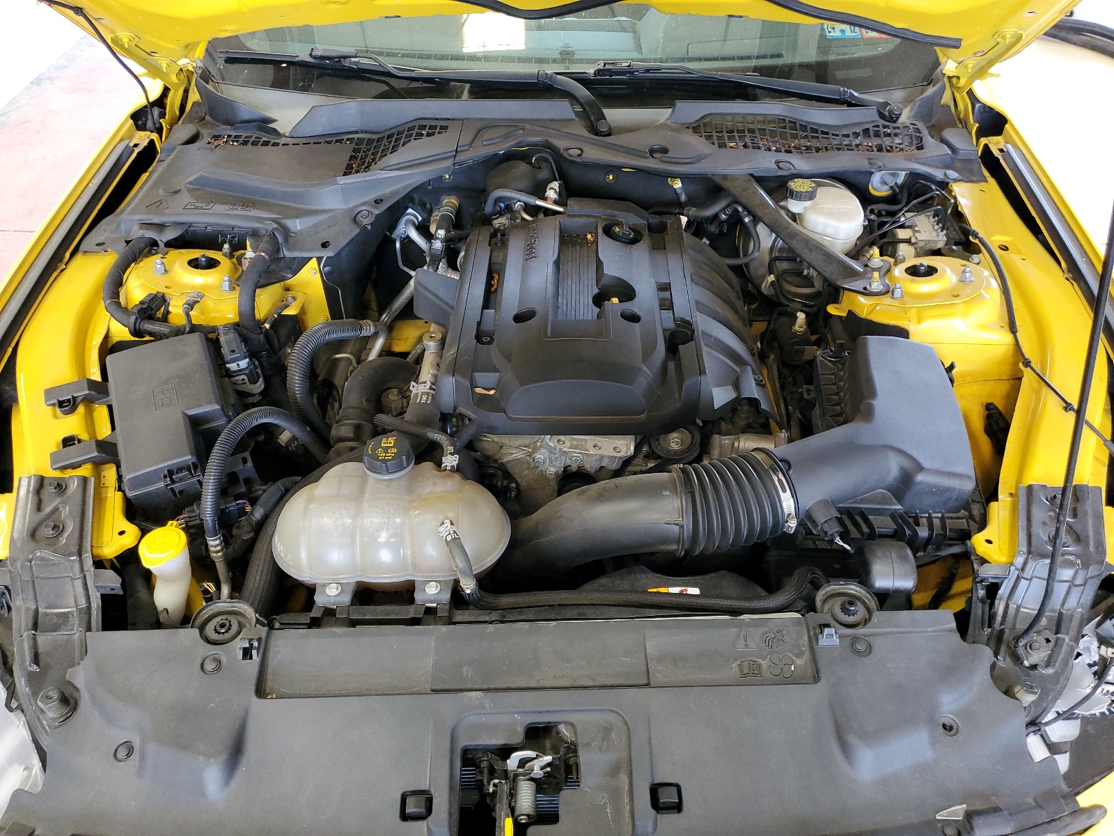 1FATP8UH6J5117924 2018 Ford Mustang