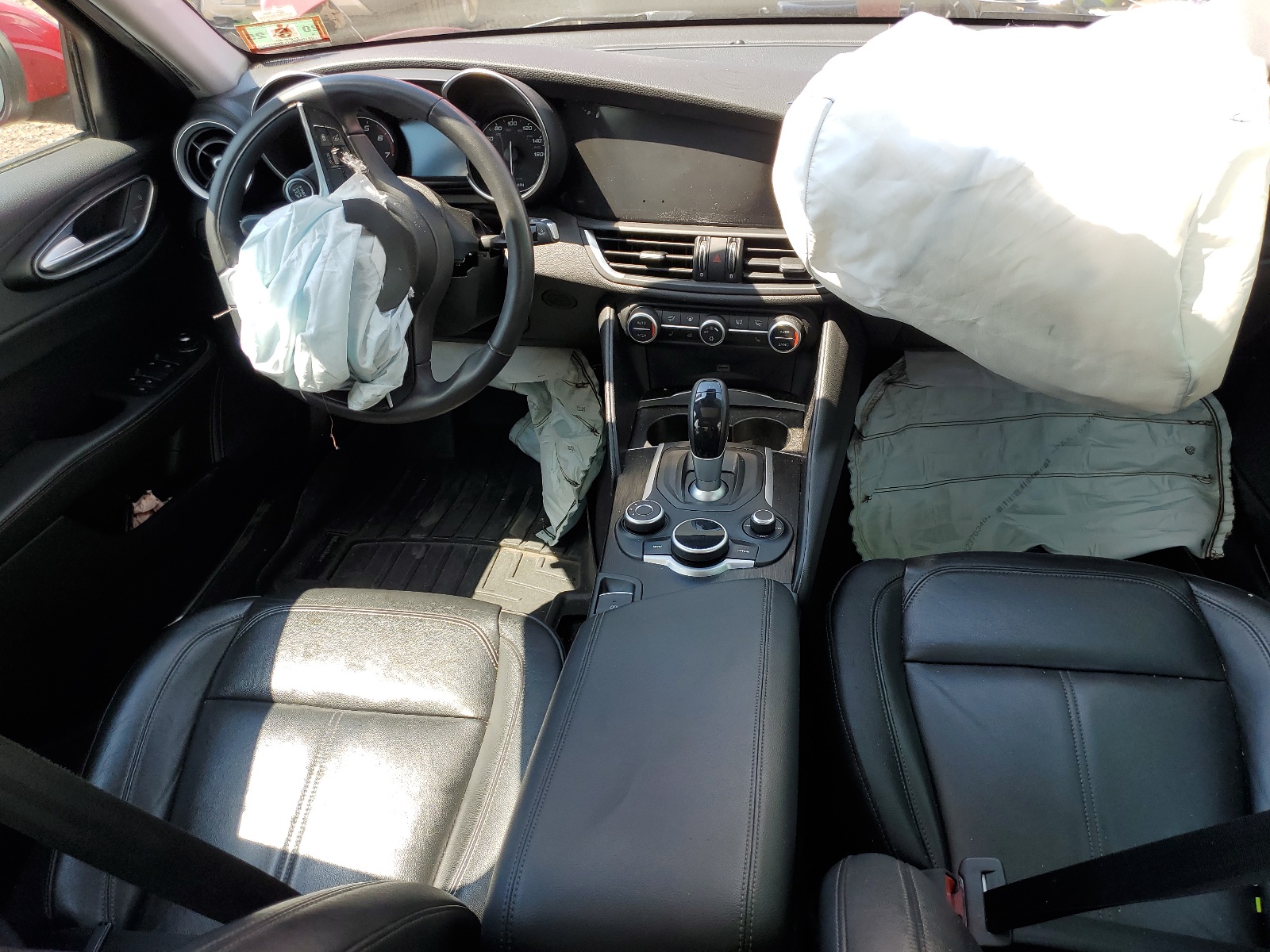 ZARFAEDN6H7548068 2017 Alfa Romeo Giulia Q4