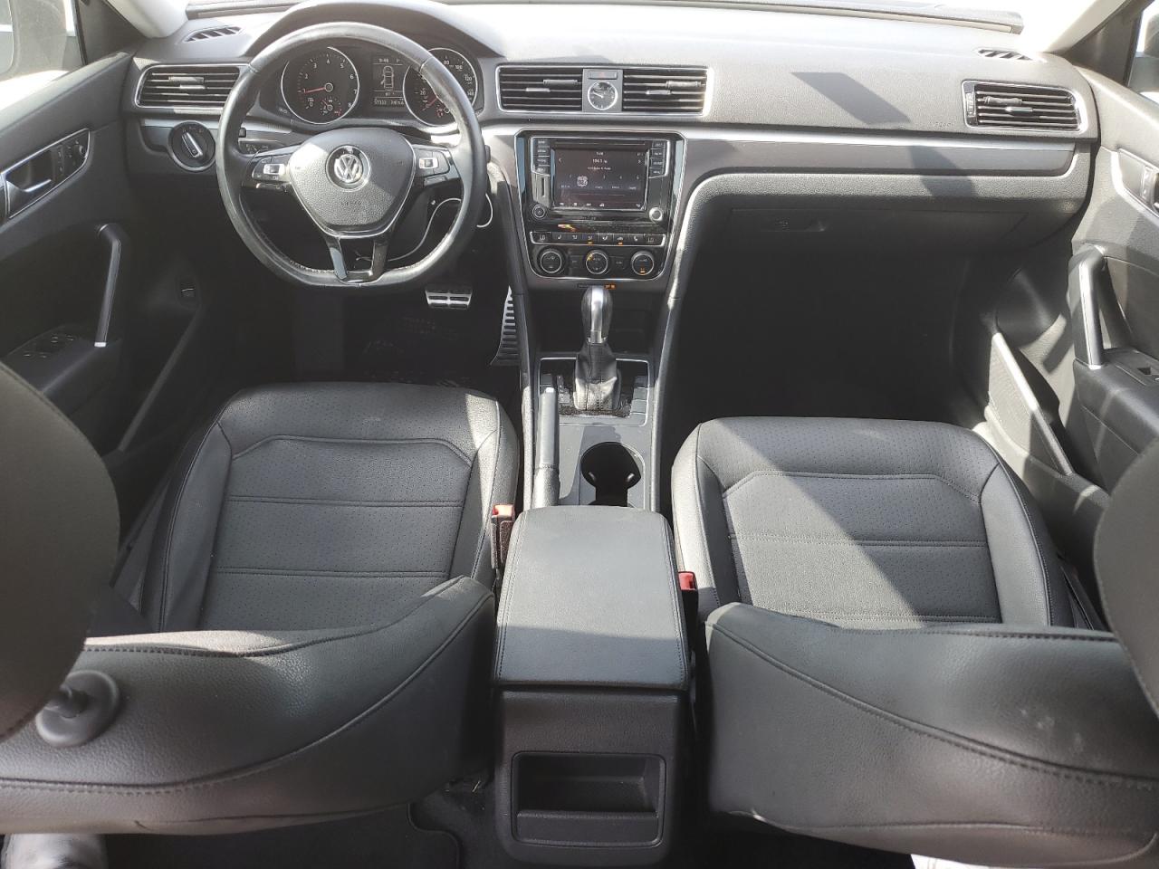 2017 Volkswagen Passat - Image 8