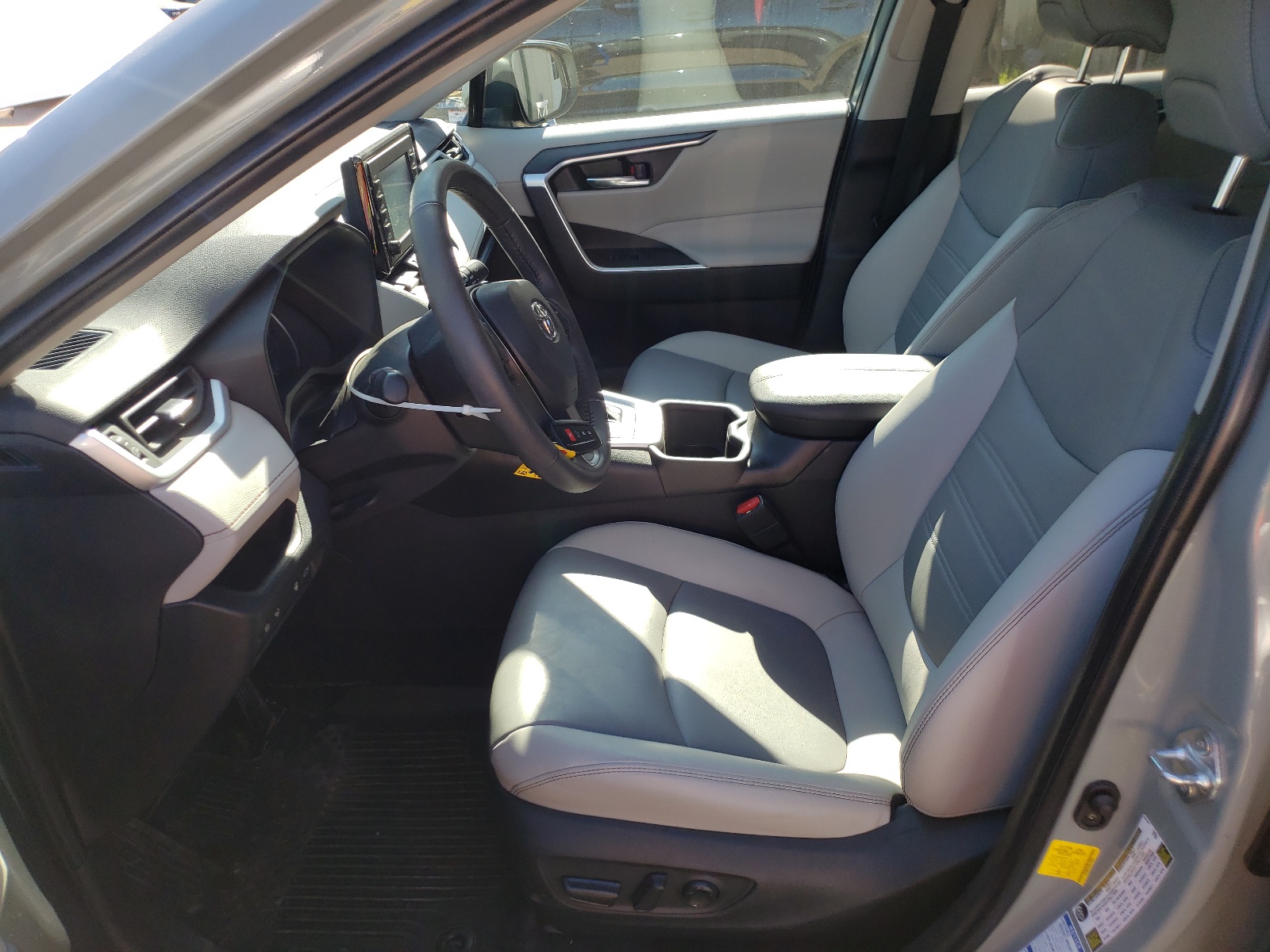 4T3B6RFV6NU102954 2022 Toyota Rav4 Xle Premium