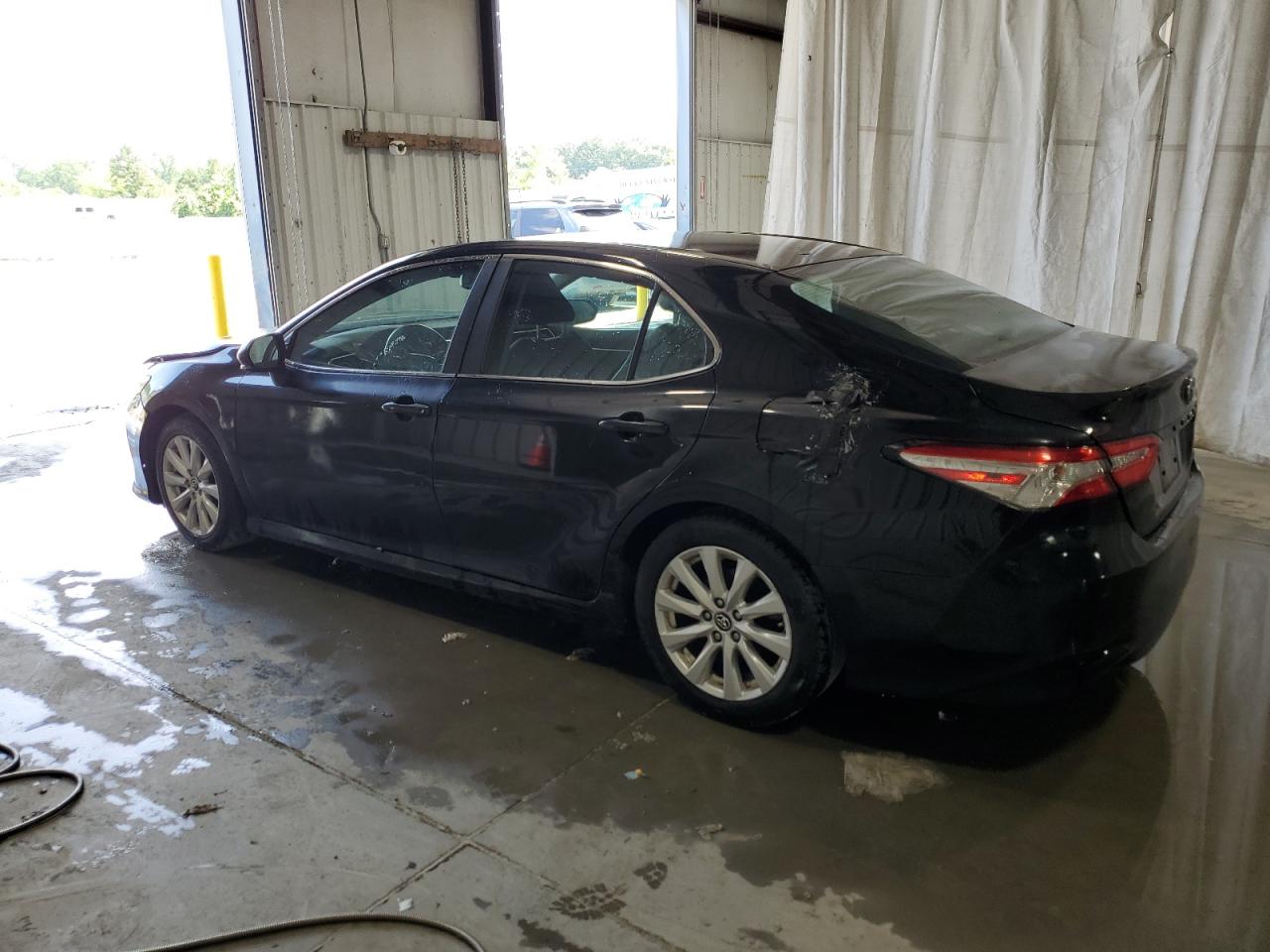 4T1B11HK5JU008313 2018 TOYOTA CAMRY - Image 2