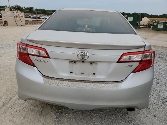 Sedans TOYOTA CAMRY 2013 Srebrny
