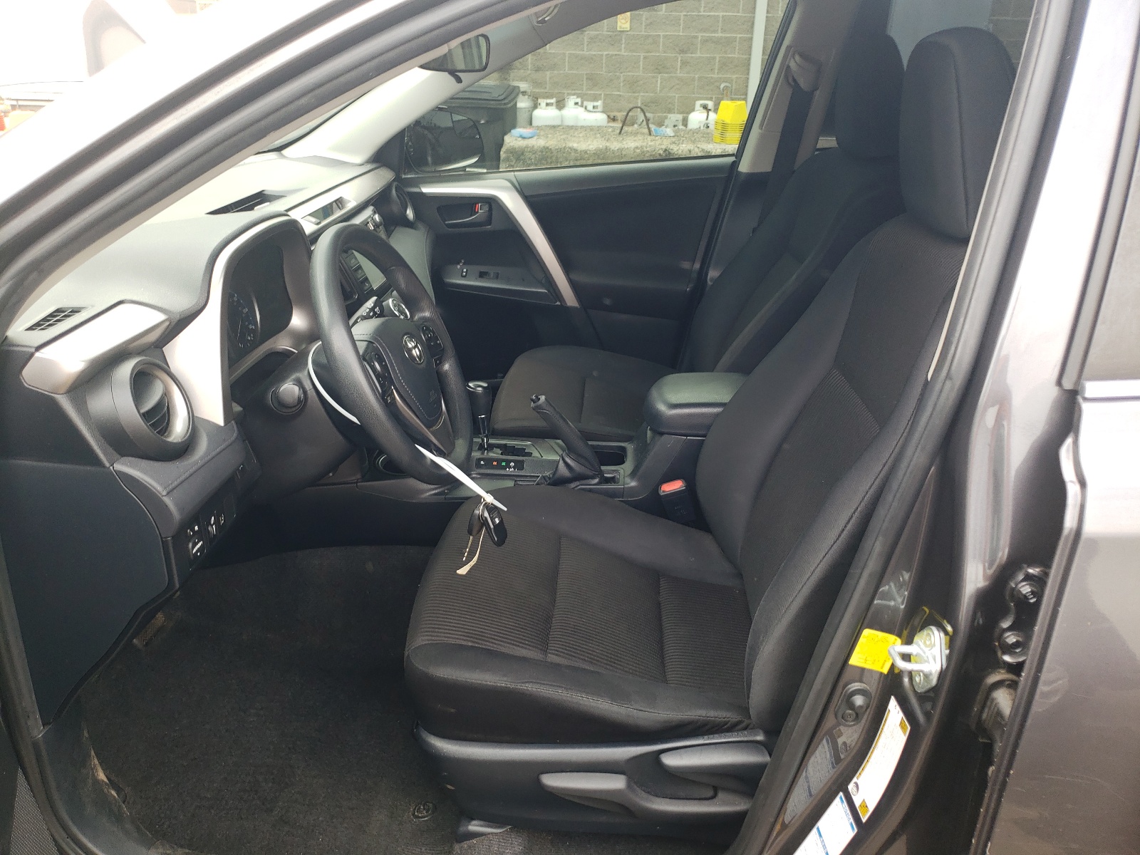 JTMBFREV8HJ143297 2017 Toyota Rav4 Le