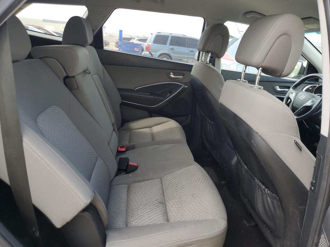 2017 Hyundai Santa Fe - Image 11