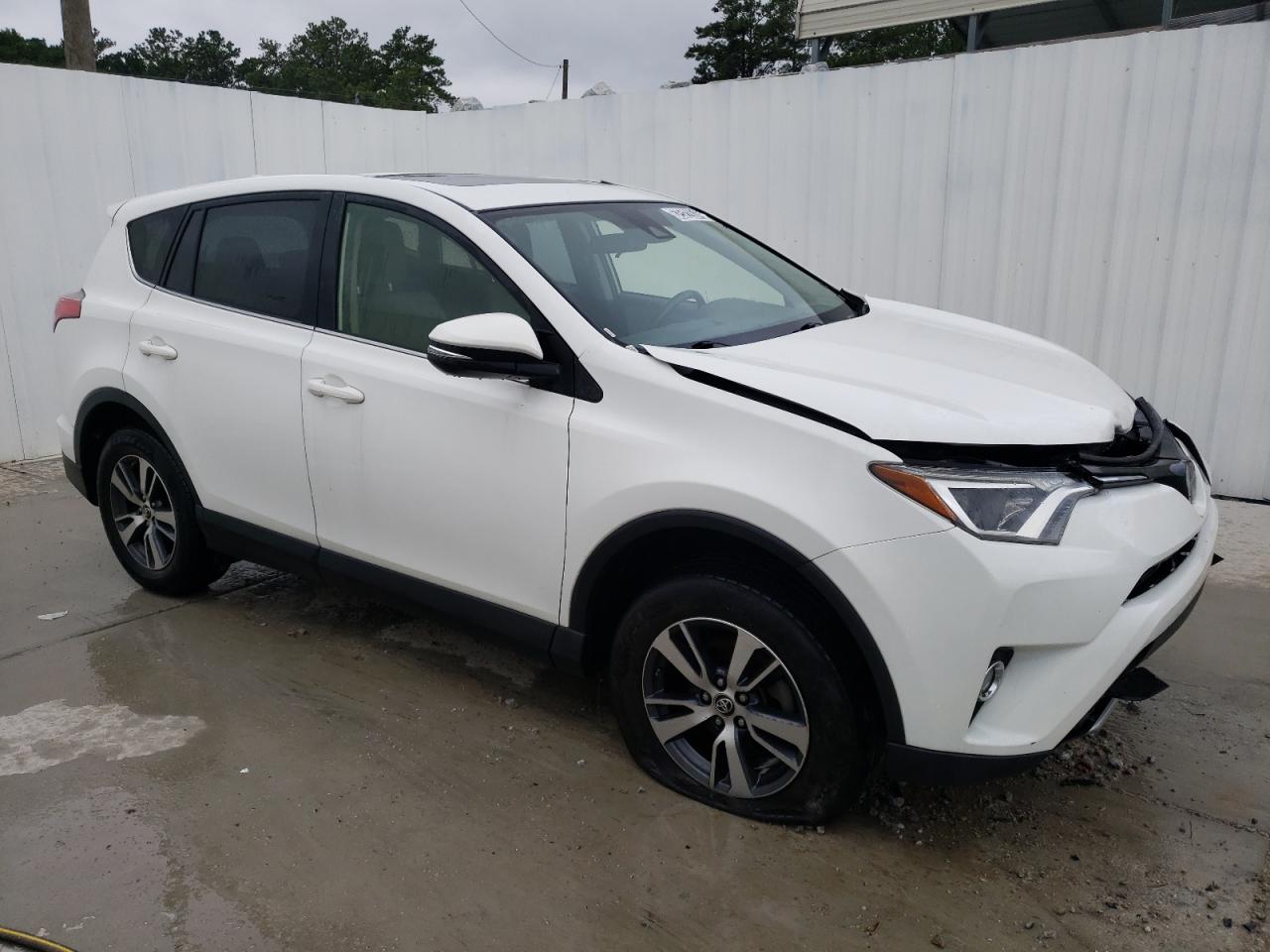 2018 Toyota RAV 4 - Image 4