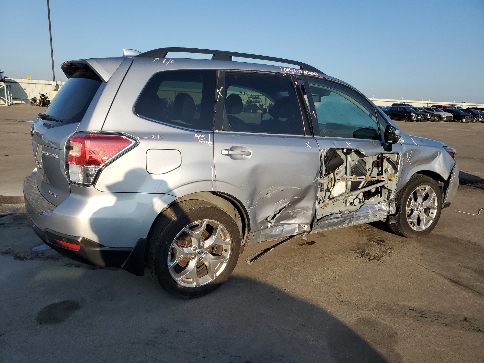 JF2SJAWC1JH405527 2018 Subaru Forester 2.5I Touring