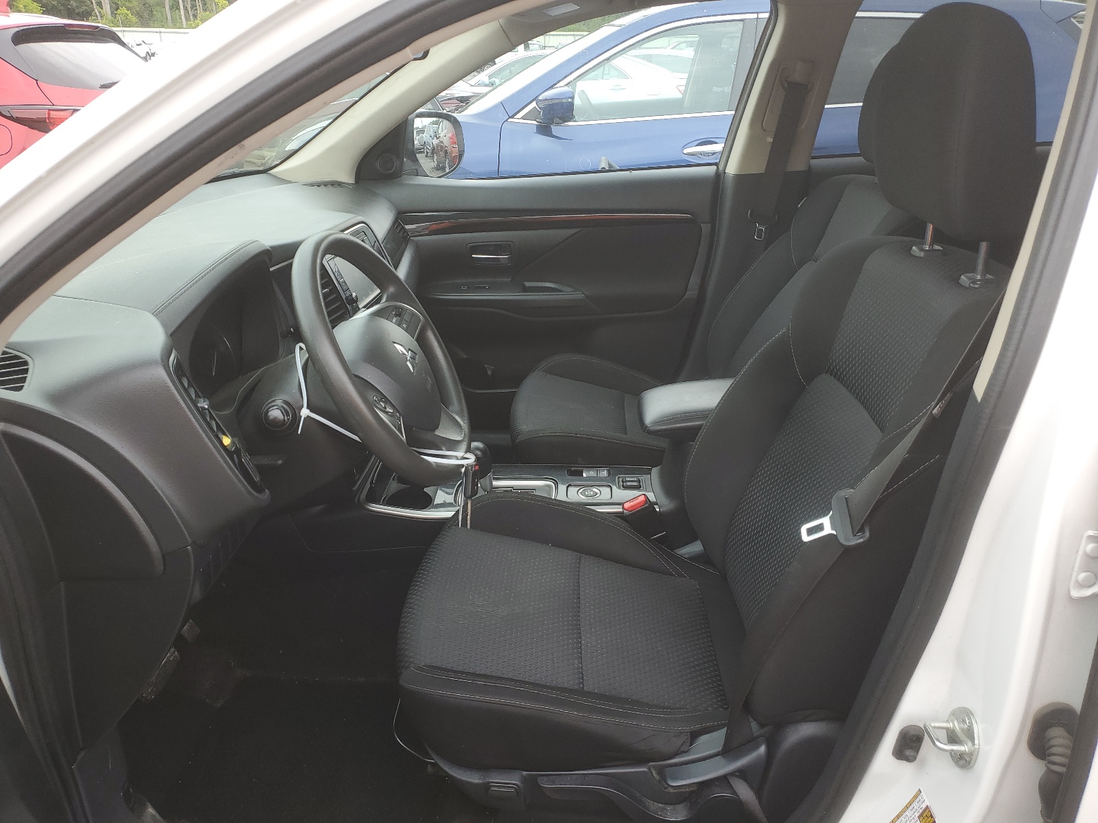 JA4AZ3A35LZ046017 2020 Mitsubishi Outlander Se