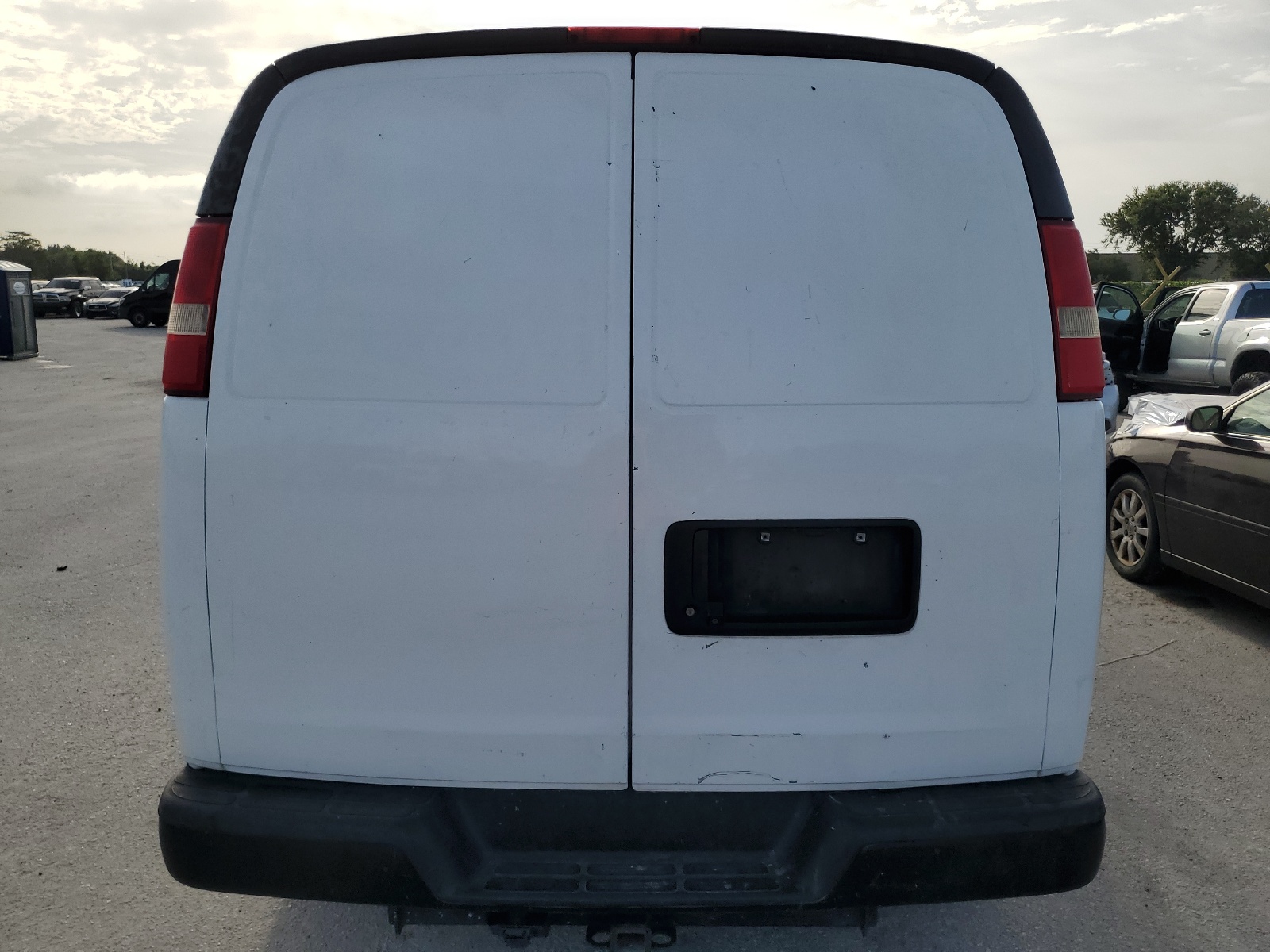 1GCWGAFF1G1182612 2016 Chevrolet Express G2500