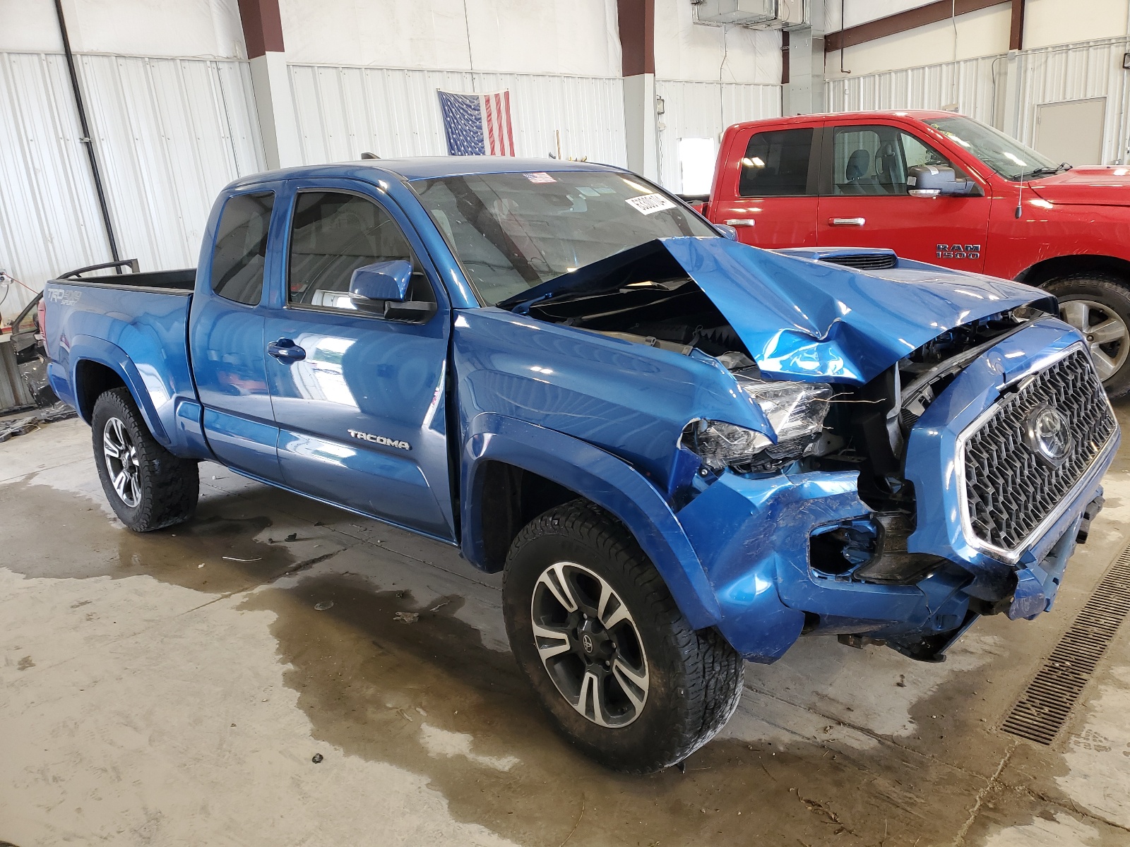 2018 Toyota Tacoma Access Cab vin: 5TFSZ5AN6JX143999