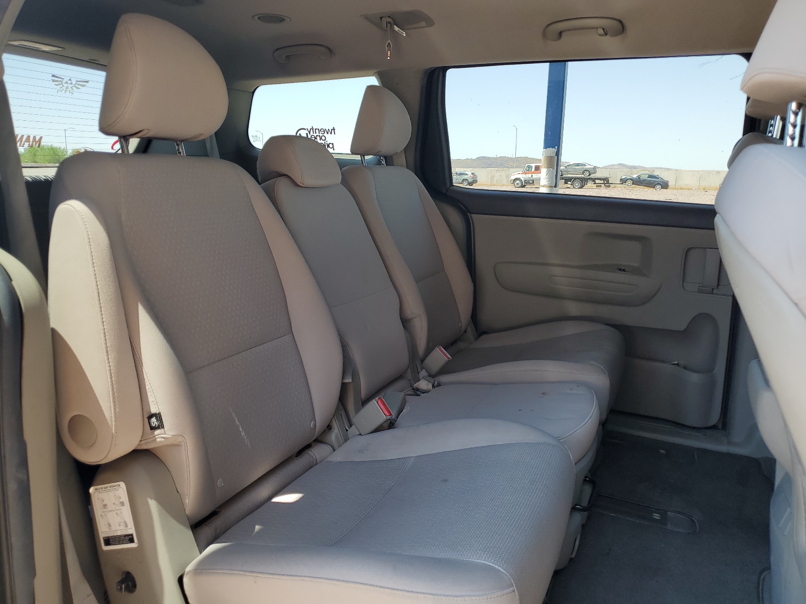 KNDMB5C12H6221475 2017 Kia Sedona Lx