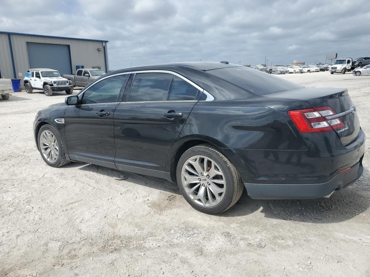 2015 Ford Taurus - Image 2