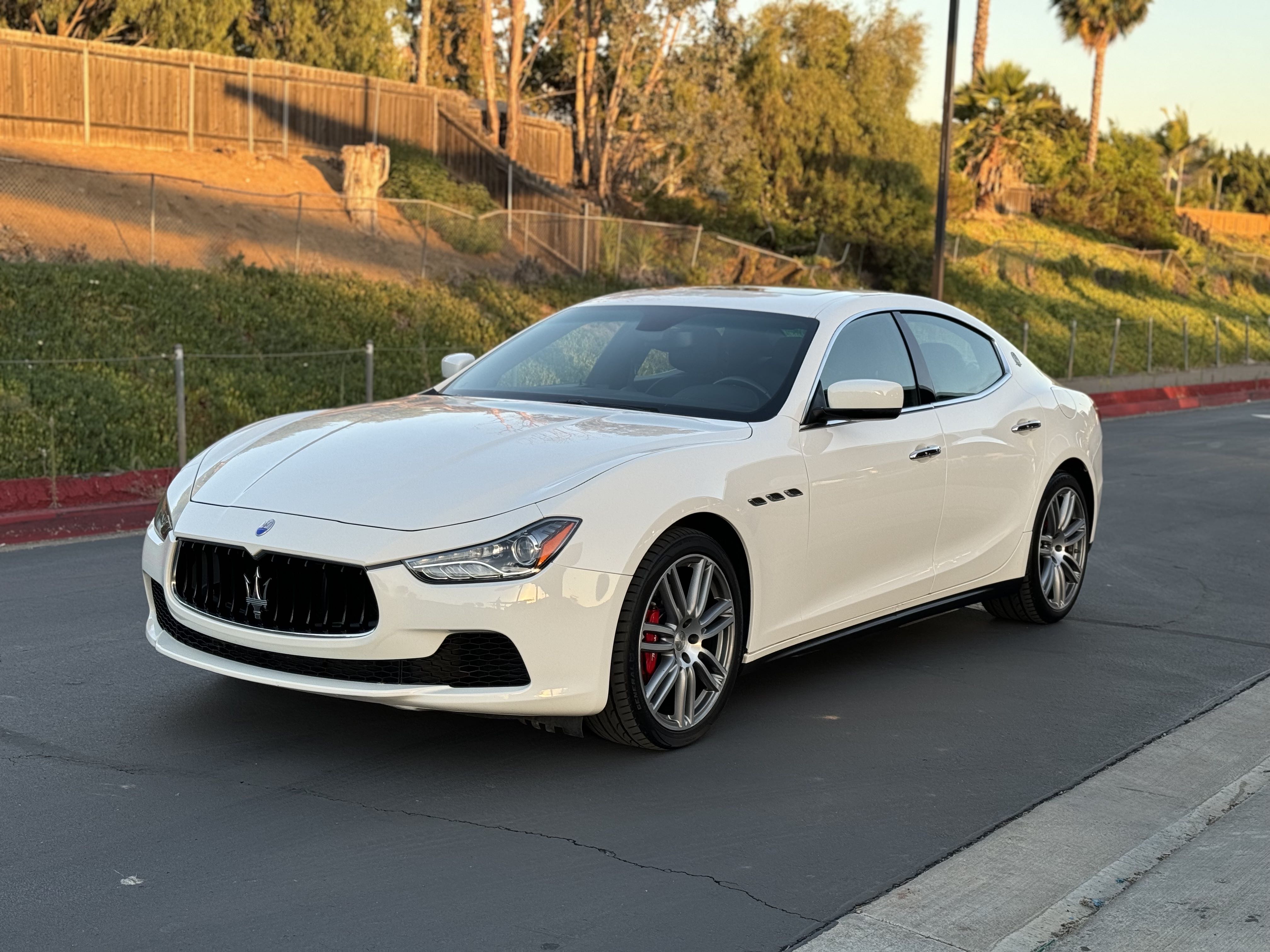 2016 Maserati Ghibli vin: ZAM57XSA1G1184400