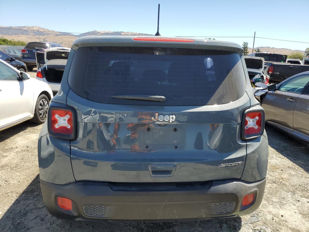 ZACCJAAB7JPG95833 2018 Jeep Renegade Sport