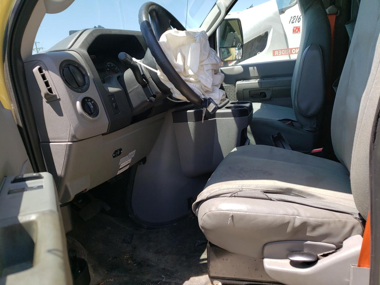 2019 Ford Econoline E450 Super Duty Cutaway Van VIN: 1FDXE4FS3KDC53742 Lot: 63181674