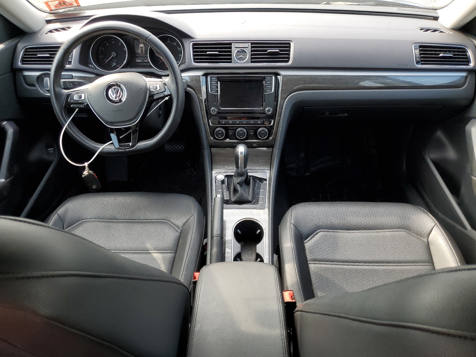 1VWBT7A30HC068615 2017 Volkswagen Passat Se