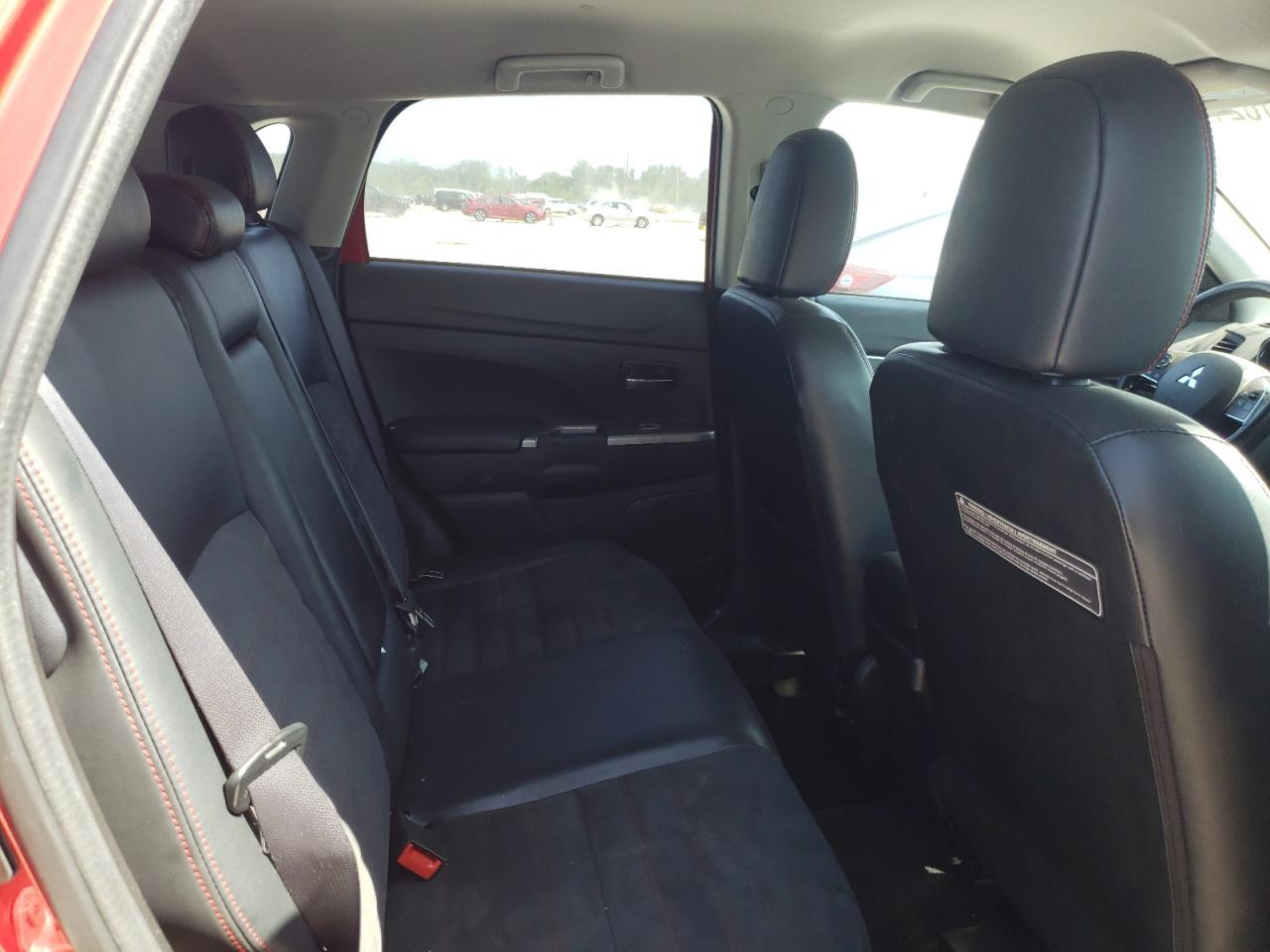 2018 Mitsubishi Outlander - Image 10