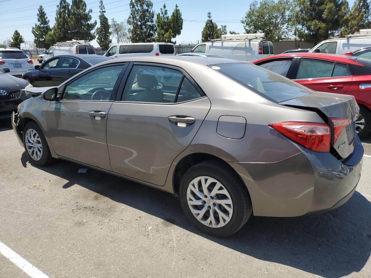 VIN 5YFBURHE1JP827272 2018 TOYOTA COROLLA no.2