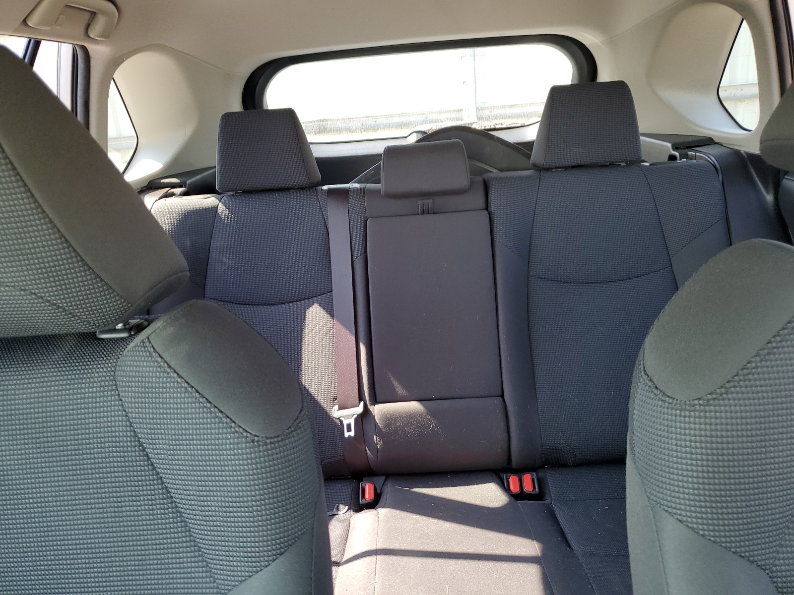 JTMF1RFV2KD035052 2019 Toyota Rav4 Le