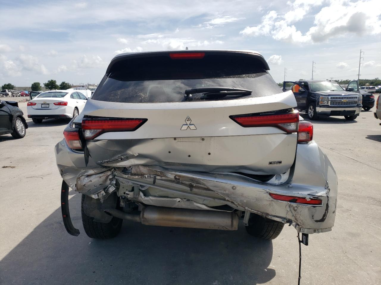 JA4J3VA82NZ061845 2022 Mitsubishi Outlander Sel