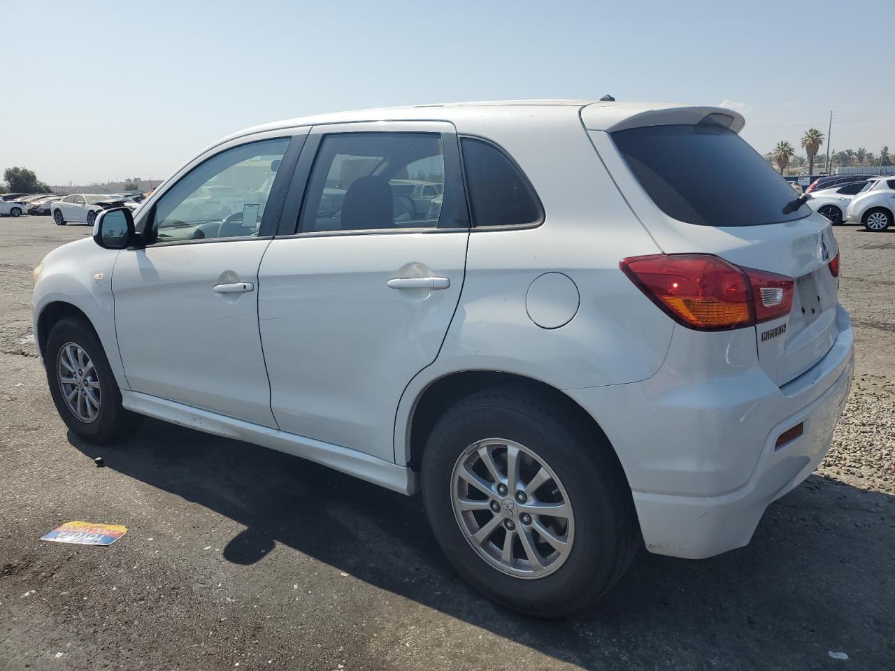 2011 Mitsubishi Outlander - Image 2