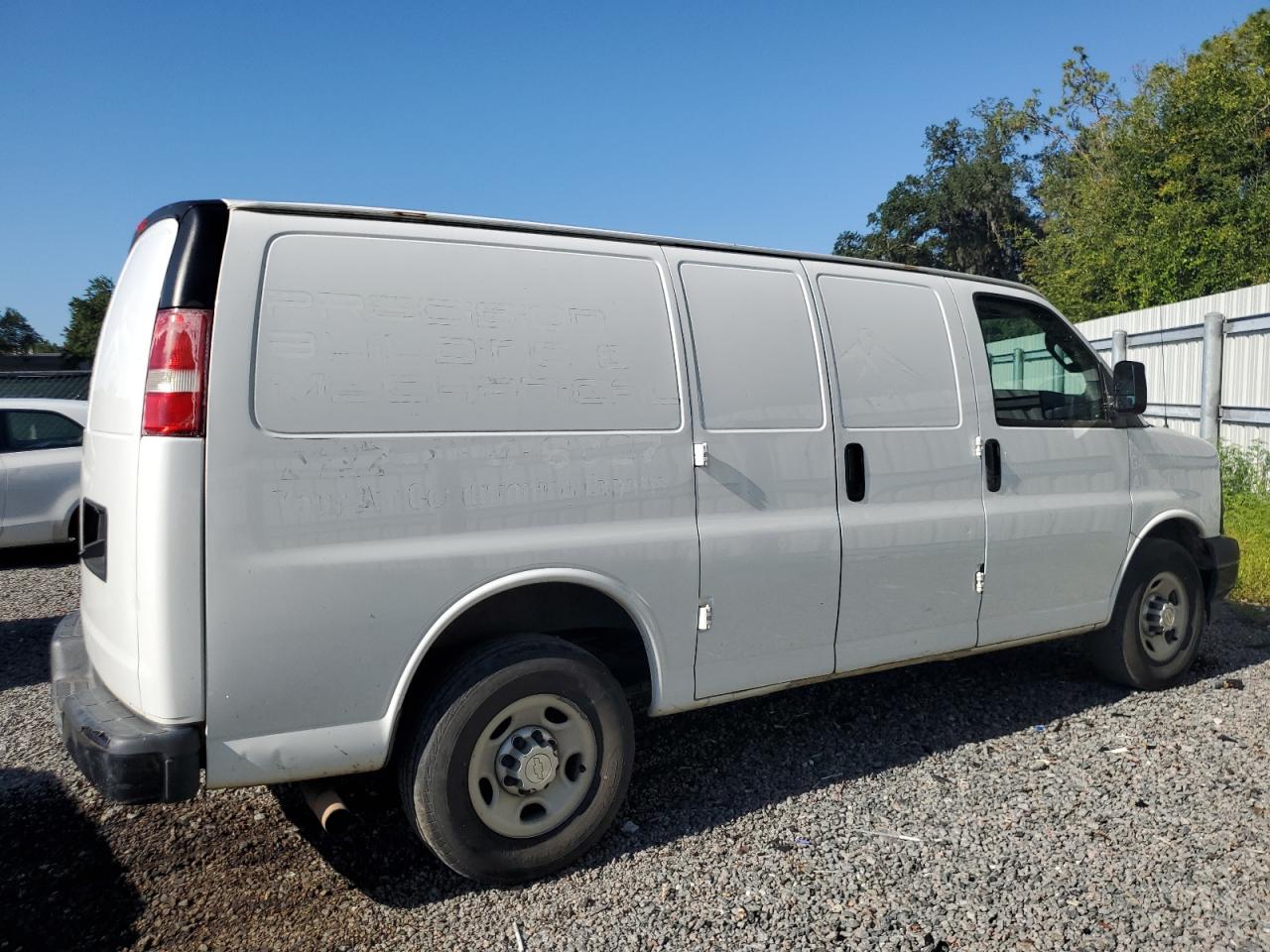 1GCWGAFFXH1255137 2017 Chevrolet Express G2500