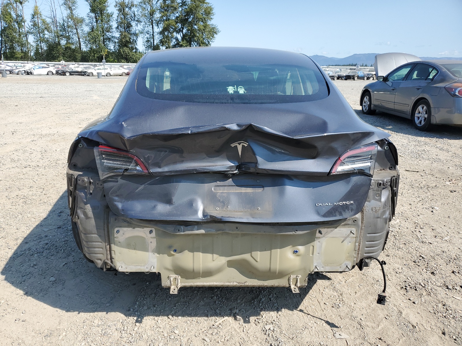 5YJ3E1EB9JF119683 2018 Tesla Model 3