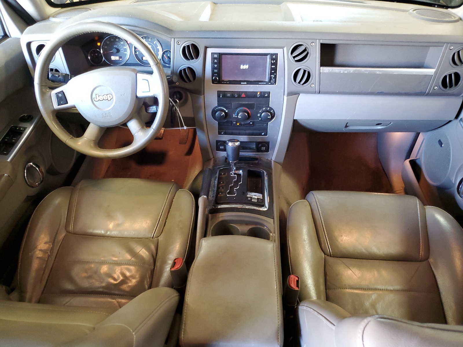 1J4RG4GT7AC118955 2010 Jeep Commander Sport