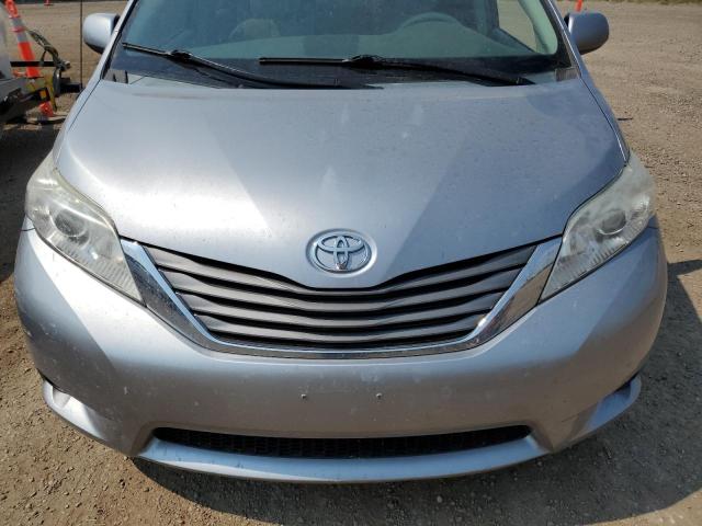 2013 TOYOTA SIENNA XLE