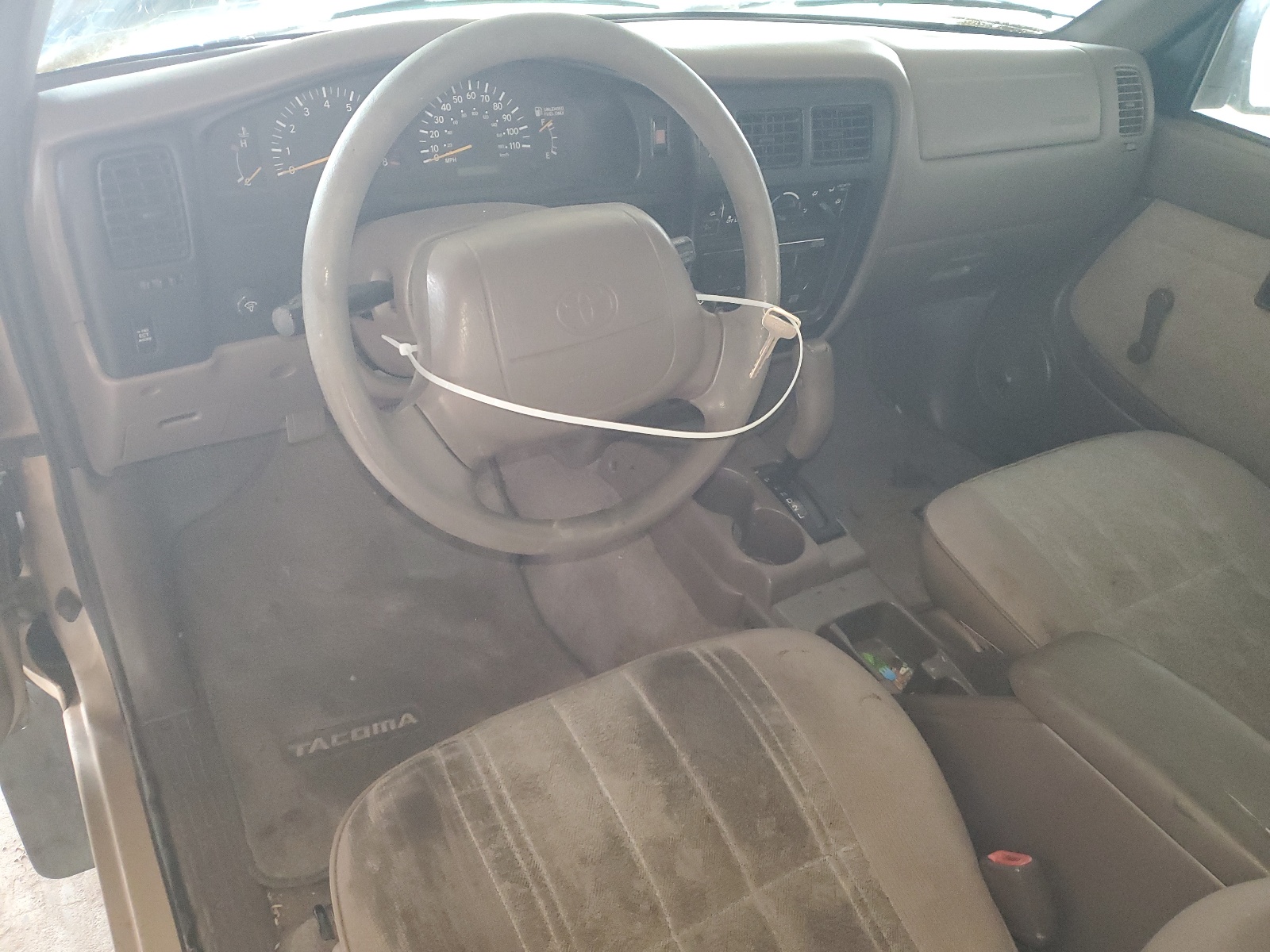 4TASM92N8YZ658145 2000 Toyota Tacoma Xtracab Prerunner