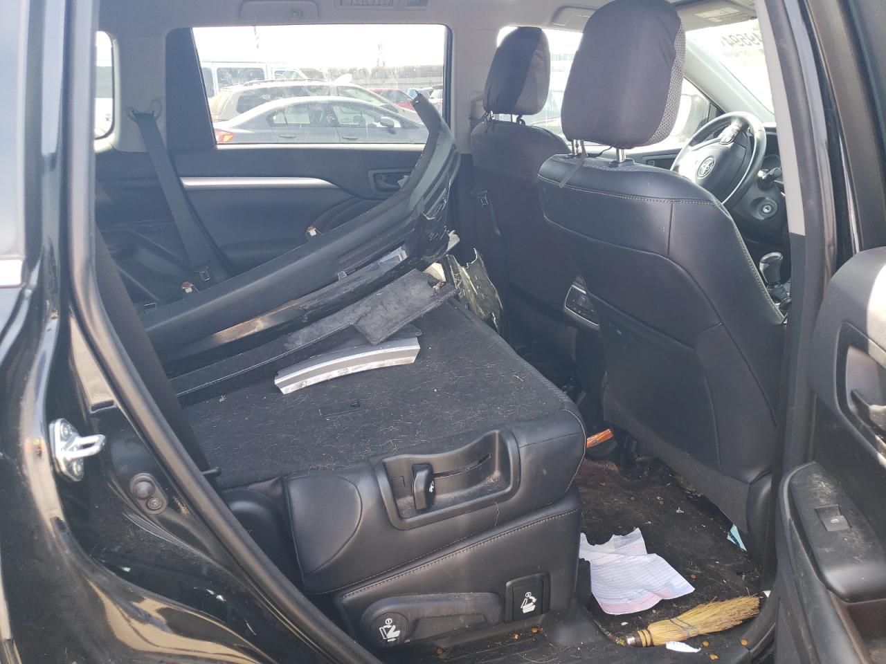 2015 Toyota Highlander Le VIN: 5TDBKRFH5FS169926 Lot: 61549594