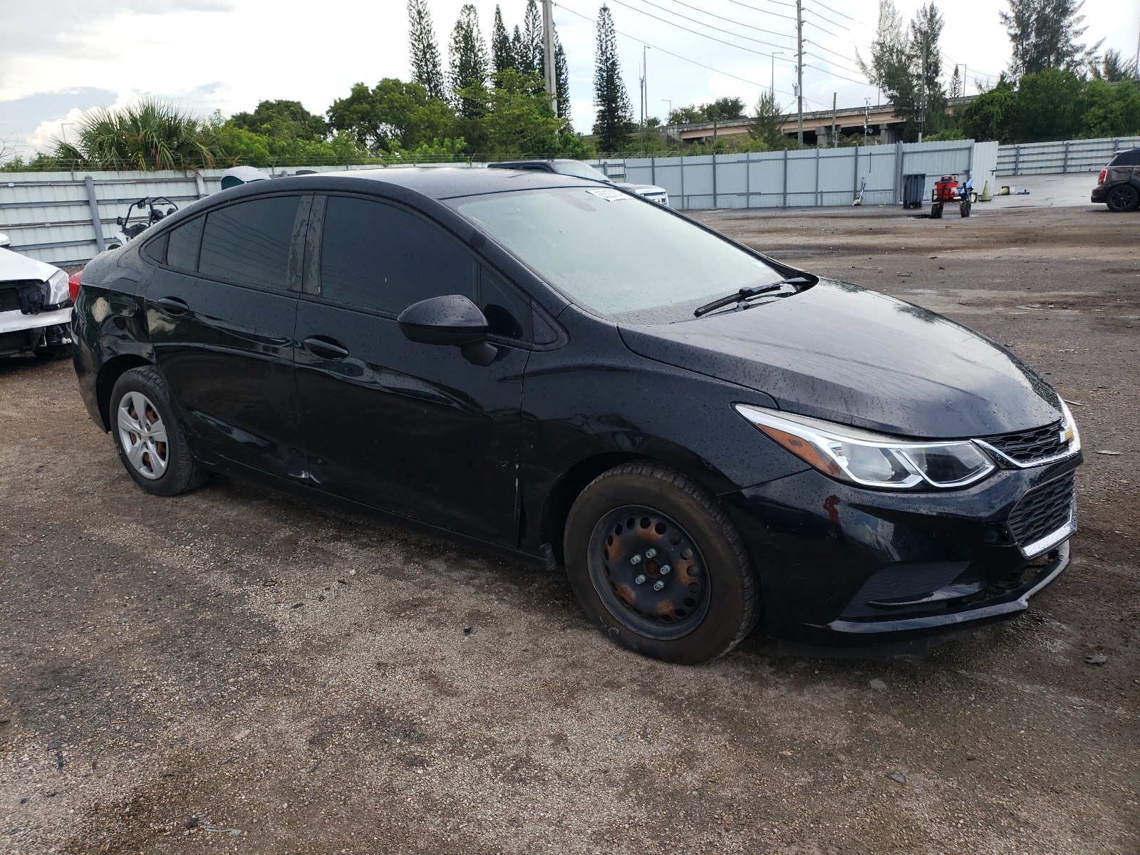 2018 Chevrolet Cruze Ls vin: 1G1BC5SM7J7212053