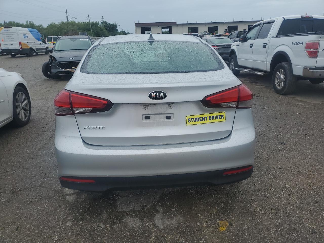 3KPFK4A70HE058720 2017 Kia Forte Lx