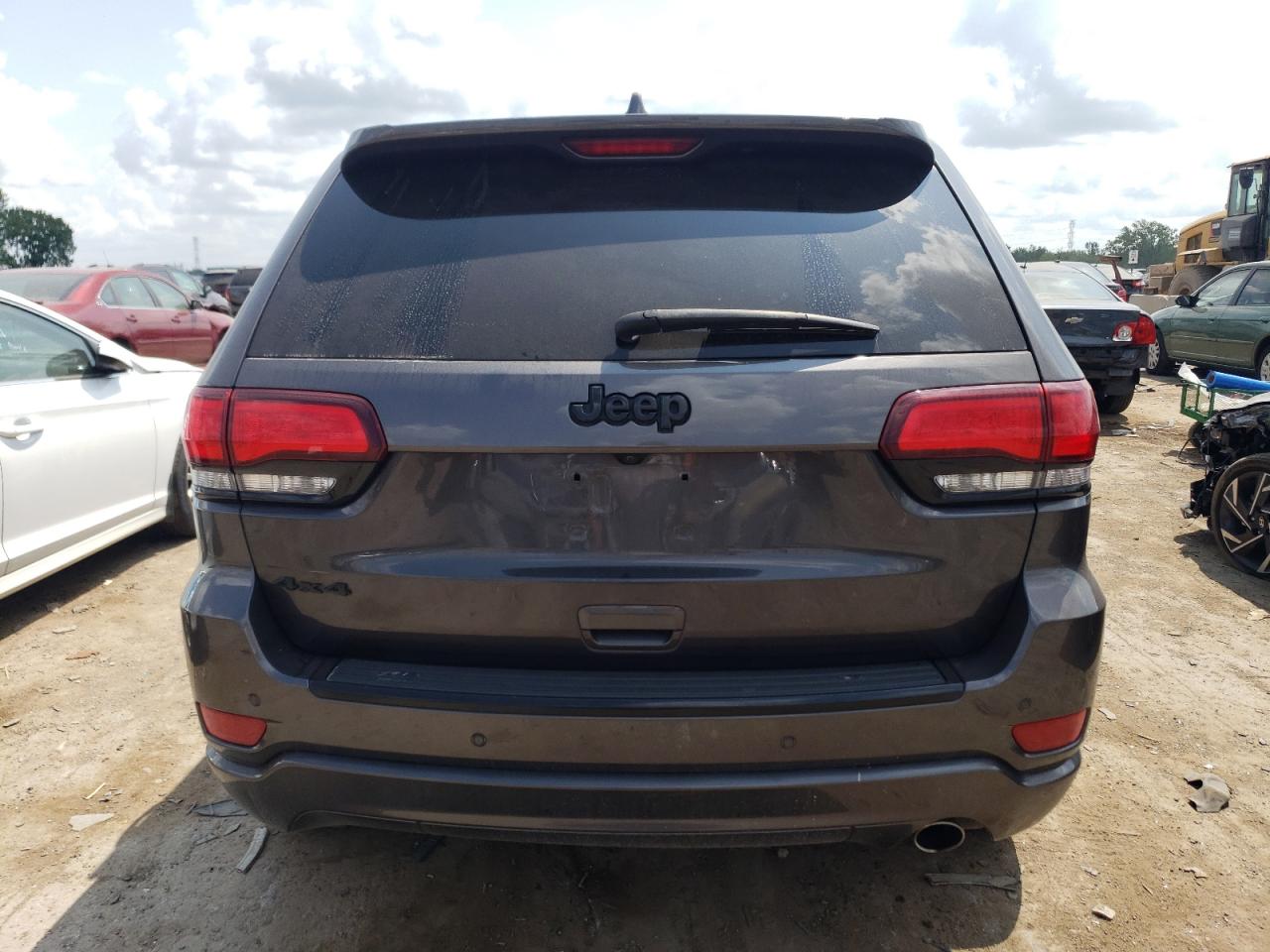 1C4RJFAG6JC387334 2018 Jeep Grand Cherokee Laredo