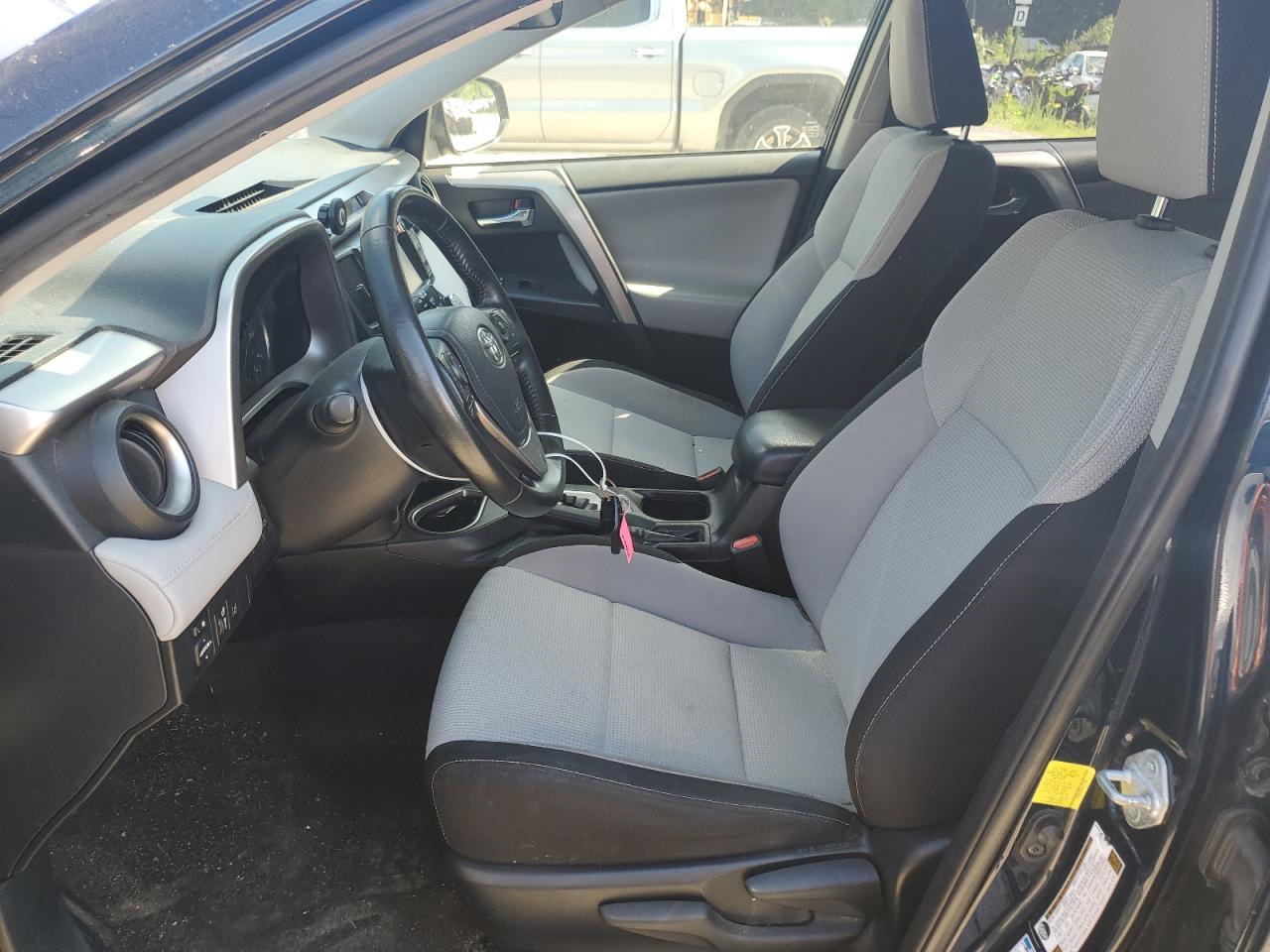 2017 Toyota Rav4 Xle VIN: JTMRFREV4HJ171399 Lot: 61981374