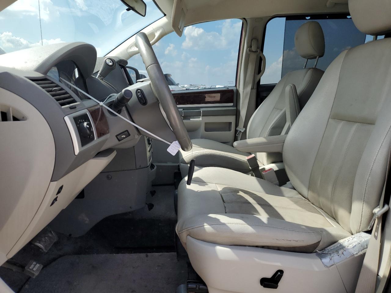 2010 Chrysler Town & Country Touring VIN: 2A4RR5D13AR217492 Lot: 62716444