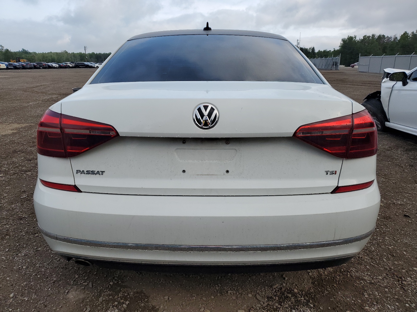 1VWAA7A39JC033997 2018 Volkswagen Passat S