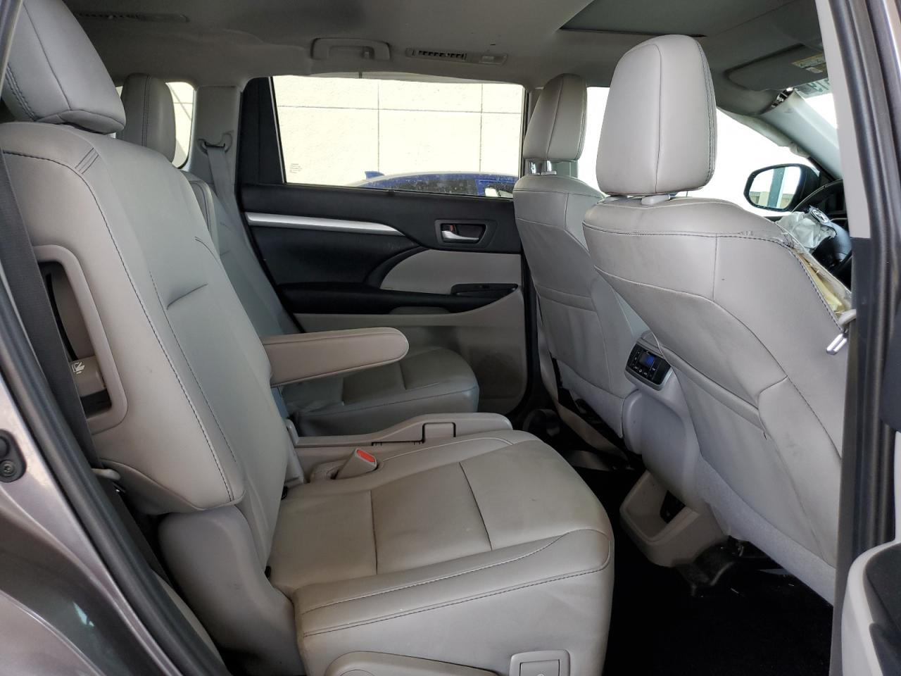 2019 Toyota Highlander Se VIN: 5TDJZRFH0KS577932 Lot: 63325194