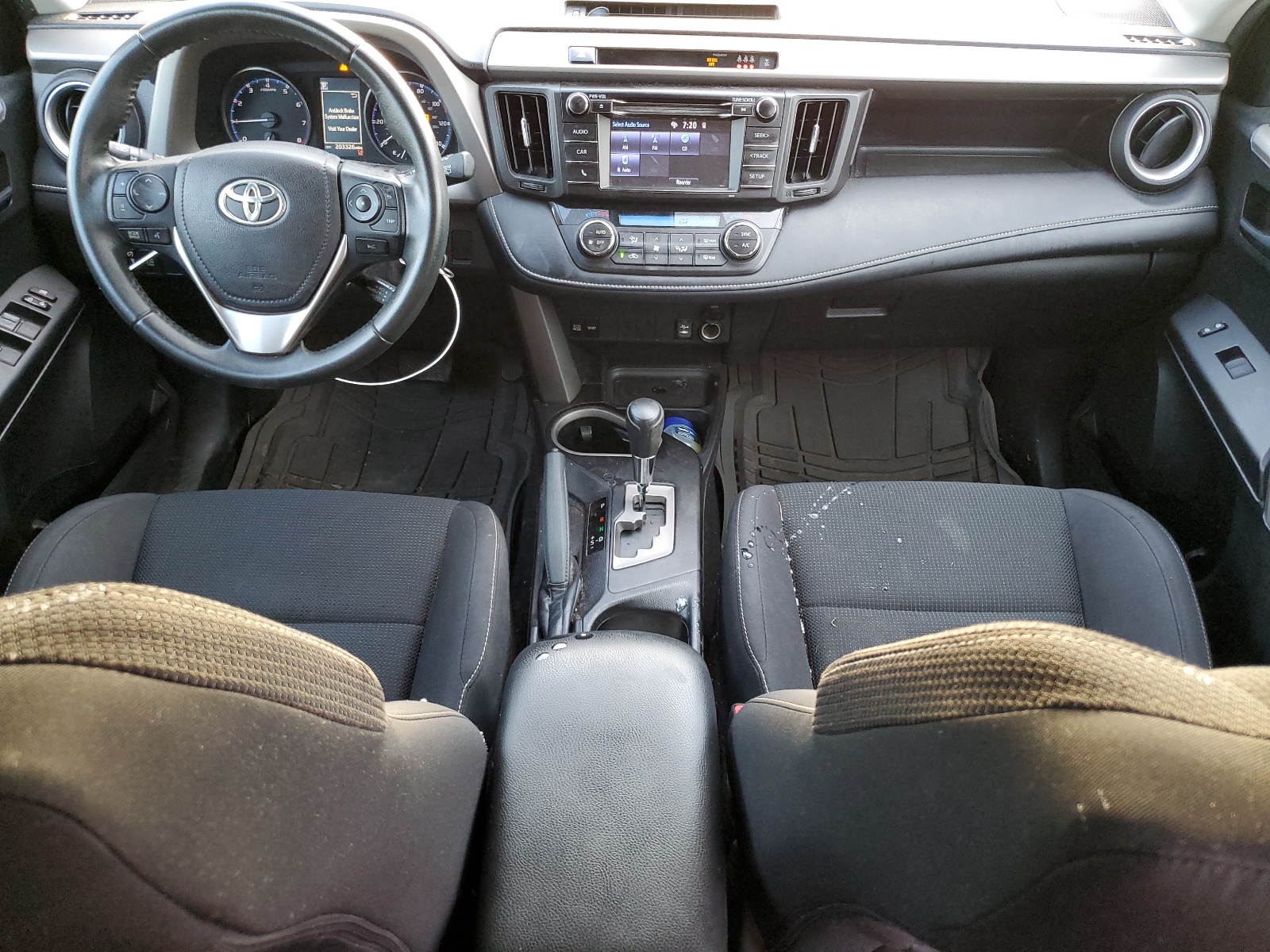 2T3WFREV9HW364068 2017 Toyota Rav4 Xle