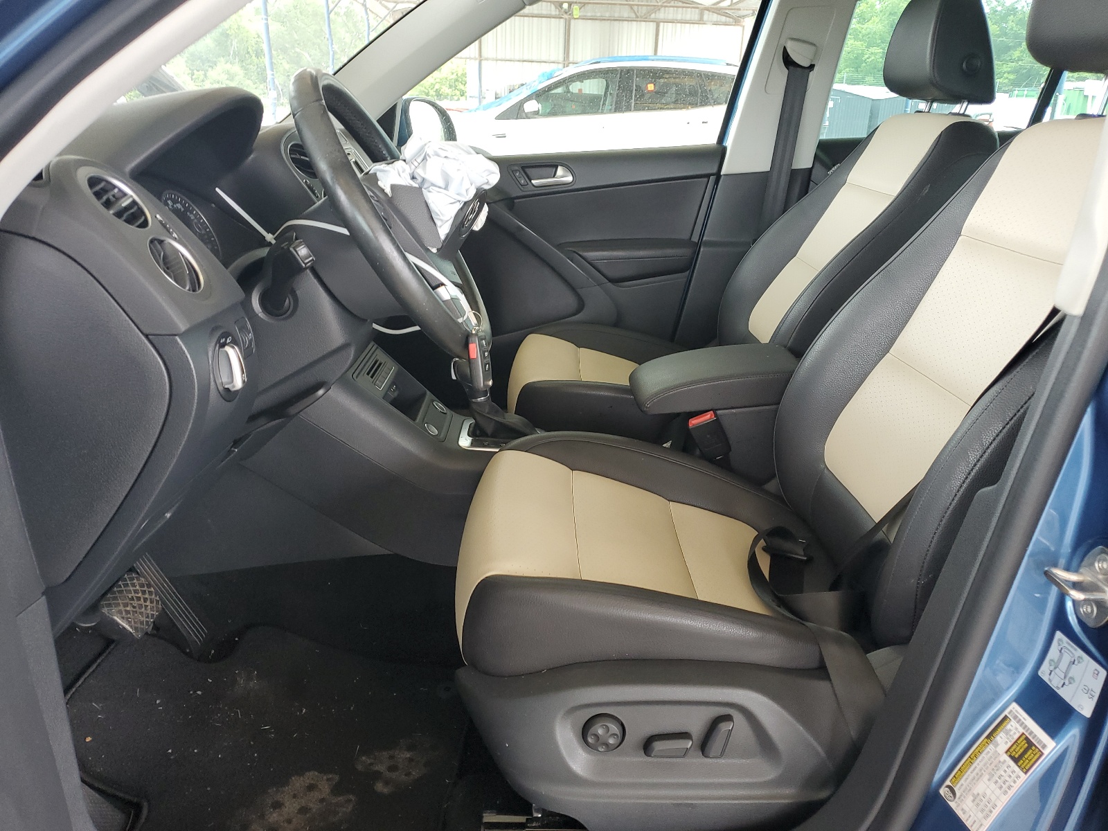 WVGSV7AX3HK014596 2017 Volkswagen Tiguan Wolfsburg