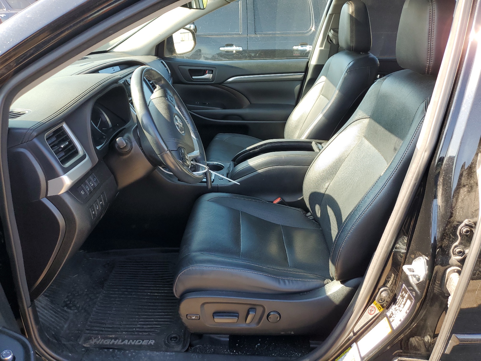 5TDDZRFH9HS367917 2017 Toyota Highlander Limited