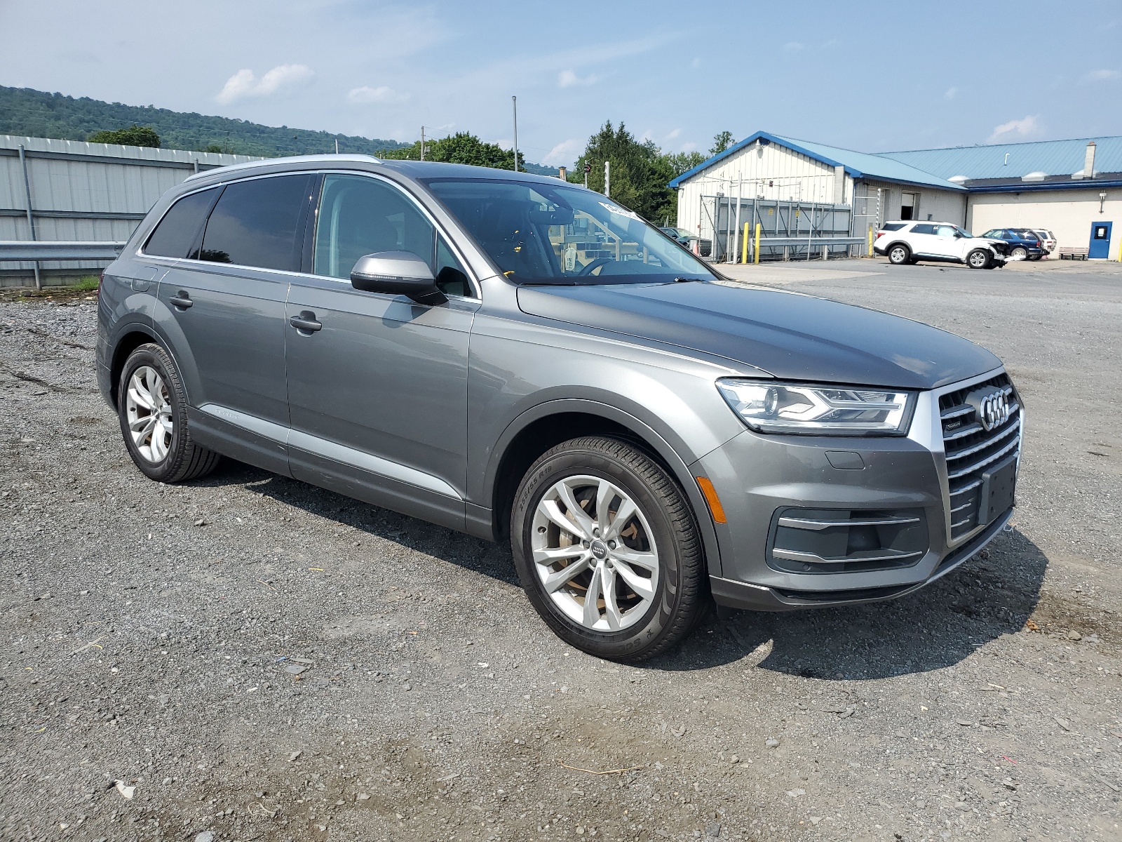 2017 Audi Q7 Premium Plus vin: WA1LAAF71HD028232