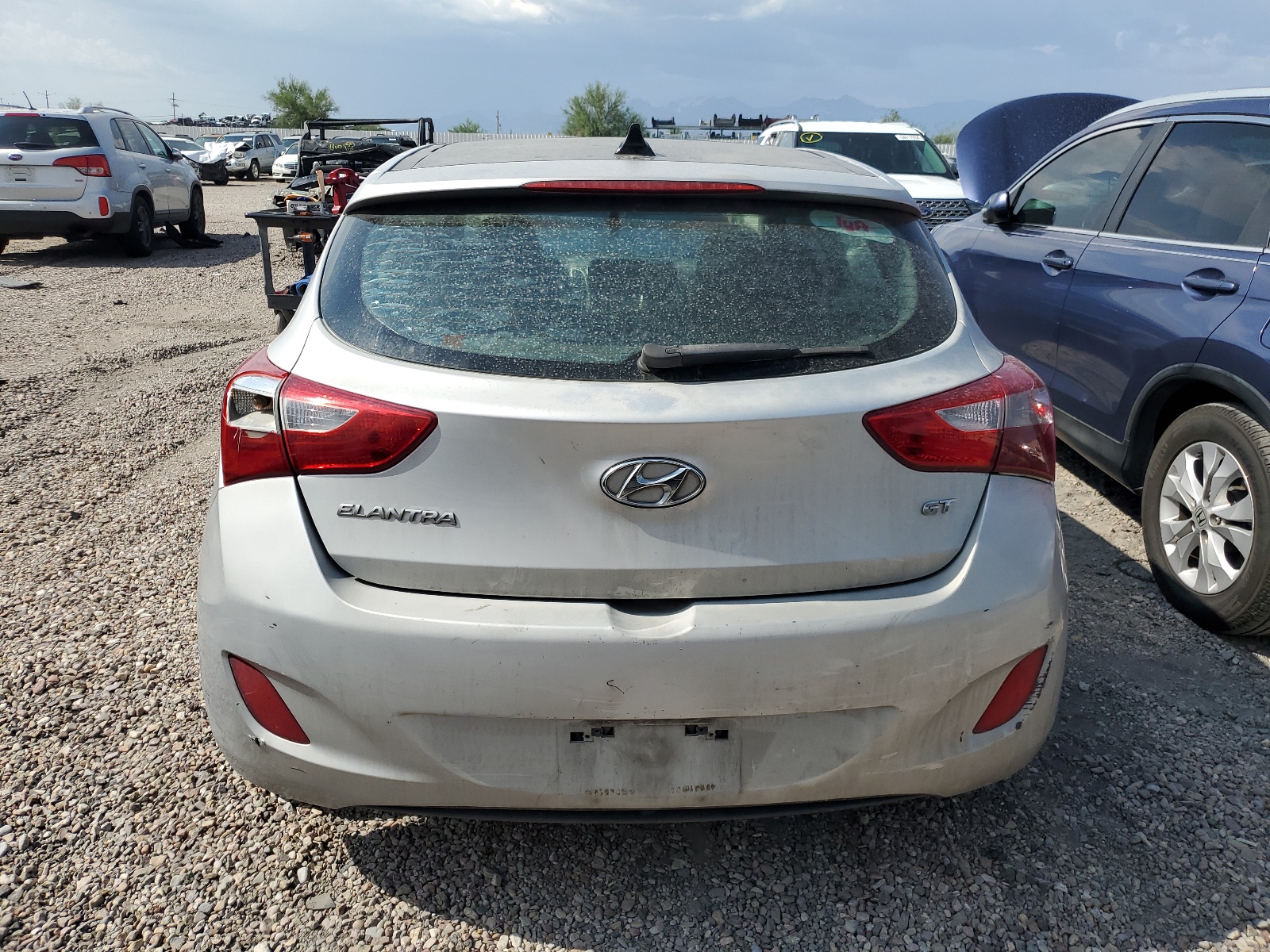 2013 Hyundai Elantra Gt vin: KMHD35LE6DU028148