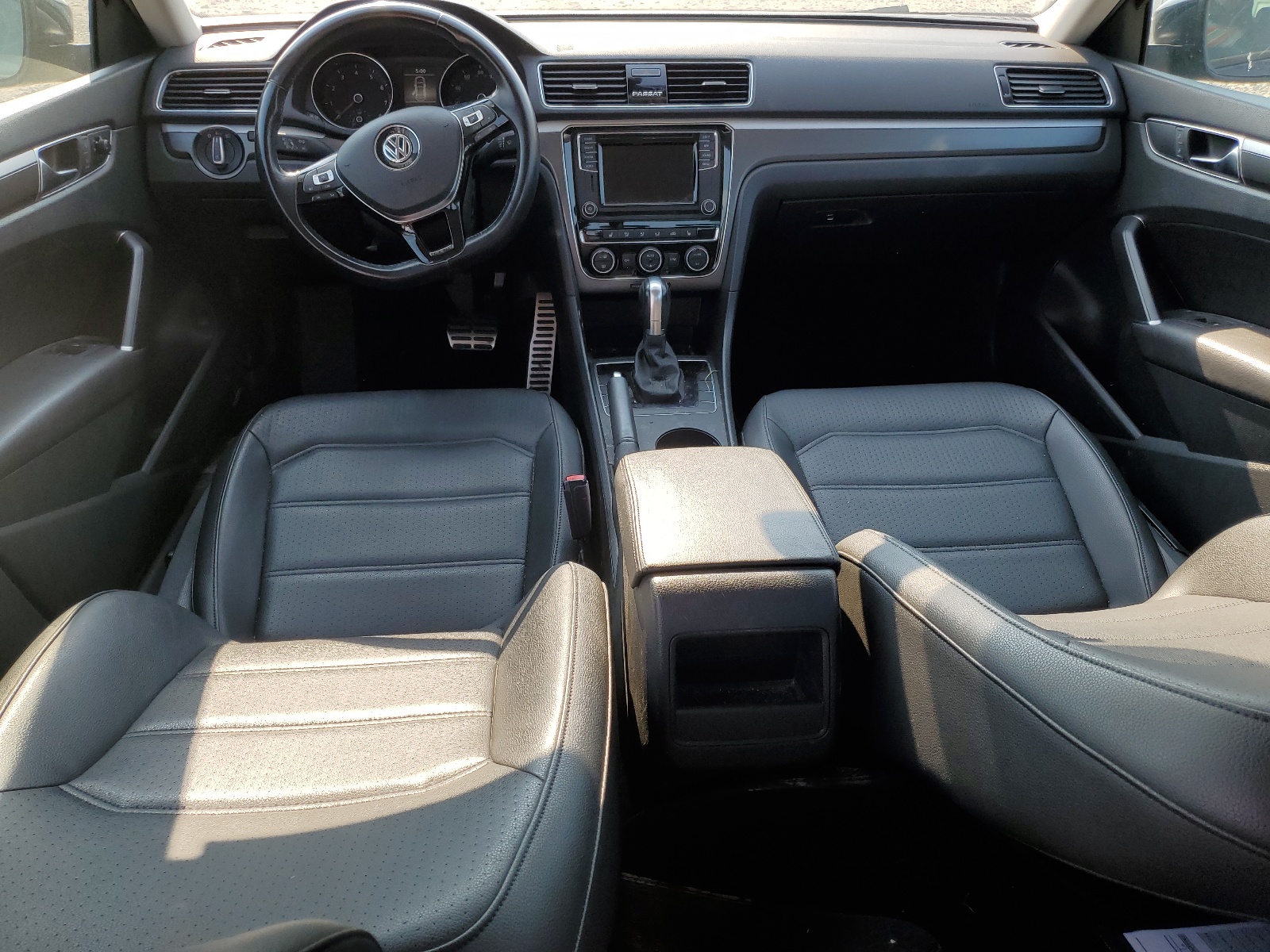 1VWAA7A39JC029125 2018 Volkswagen Passat S