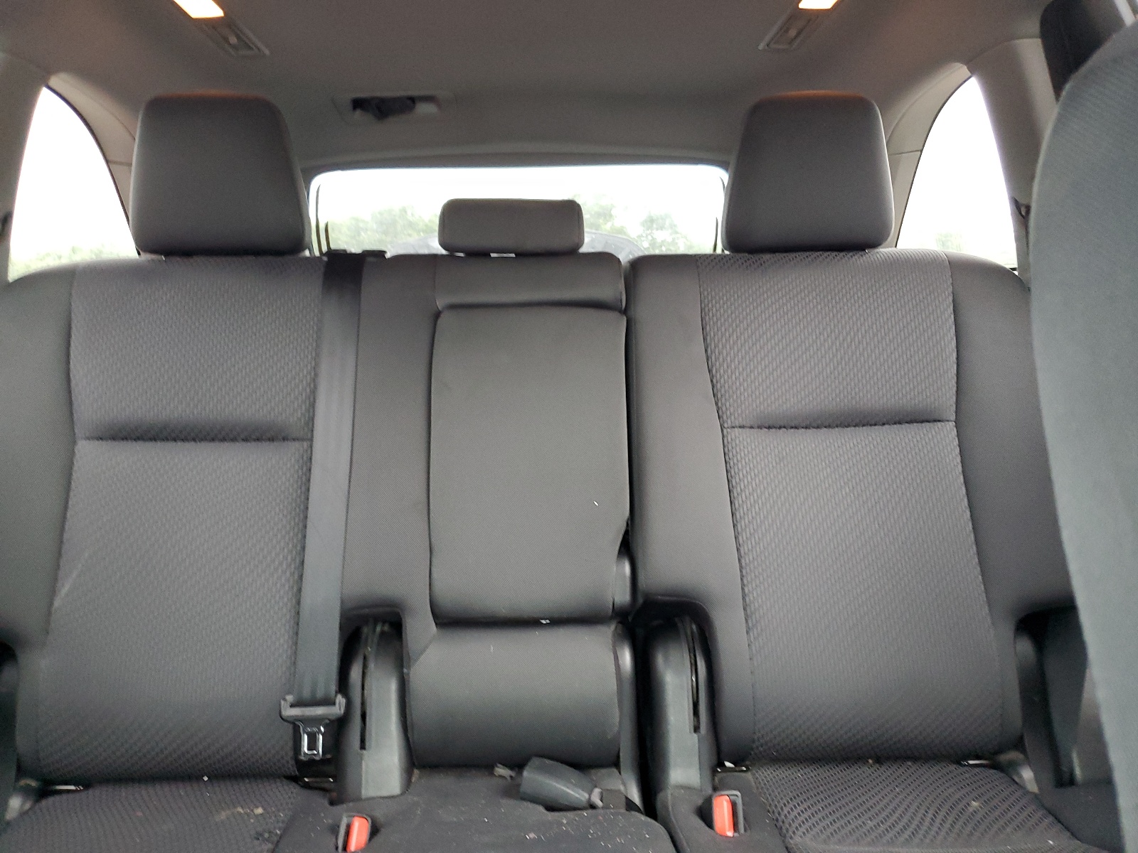 5TDBZRFH8JS886339 2018 Toyota Highlander Le